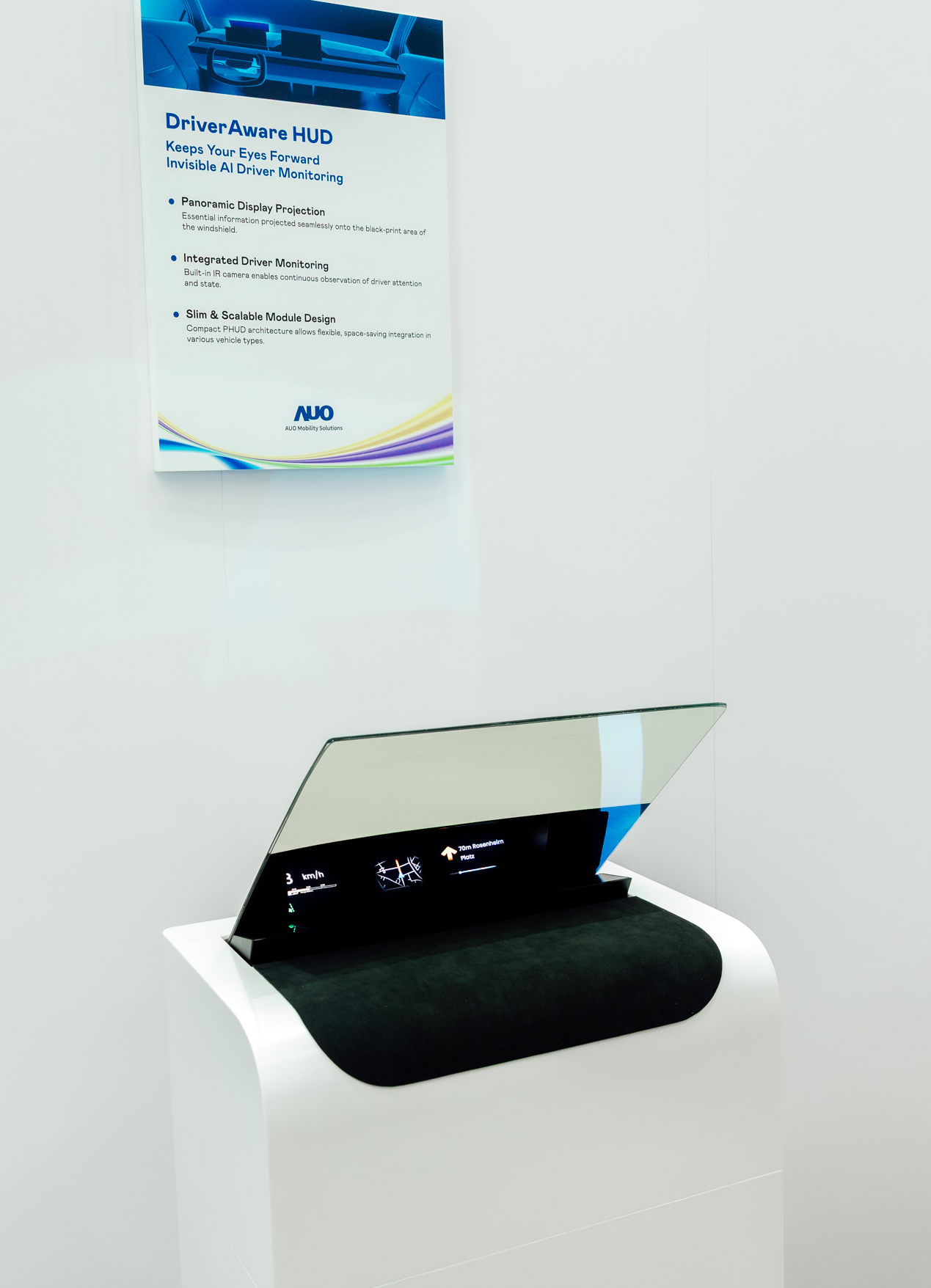 DriverAware HUD结合抬头显示器与隐藏式红外线摄影机，将车速、导航及警示讯息投影于挡风玻璃上，完美对齐驾驶目不离路的视线，同时，透过AI 监控驾驶注意力以提升安全性。